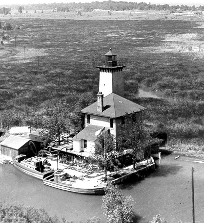 The Saginaw River Rear Range Light, a white and red lighthouse tower in Bay City, Michigan