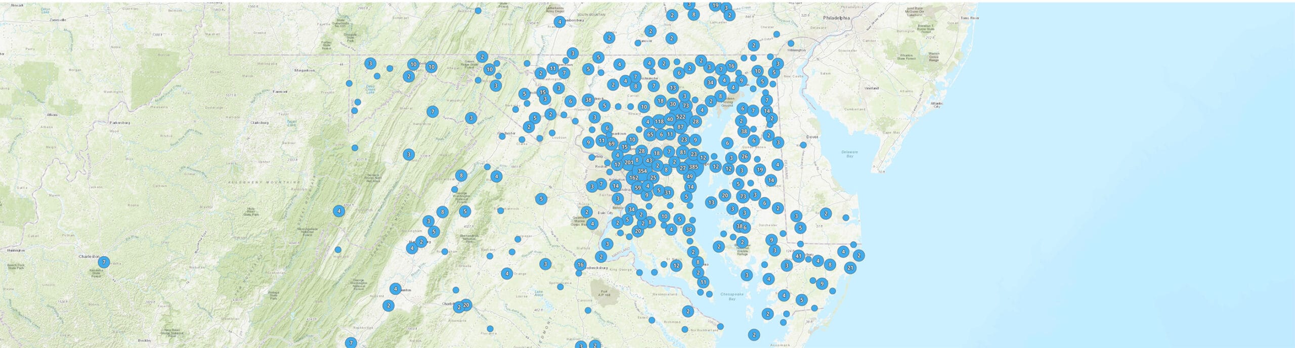 Map of the Chesapeake Bay watershed dotted with clustered project markers