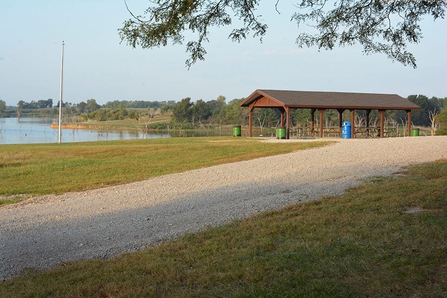 A covered picnic shelter beside Smithville Lake.