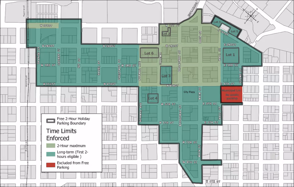 Map of downtown Chico showing the free 2-hour holiday parking boundary, with 2-hour maximum zones, long-term zones, numbered lots and one excluded area in red