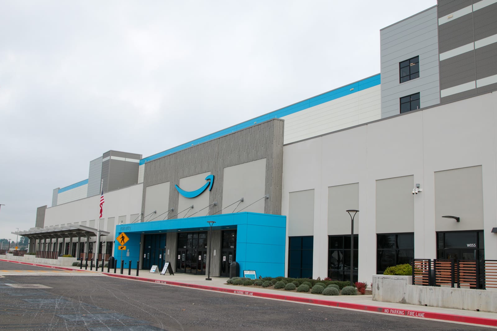 A Cherriots Regional stop outside a large fulfillment center