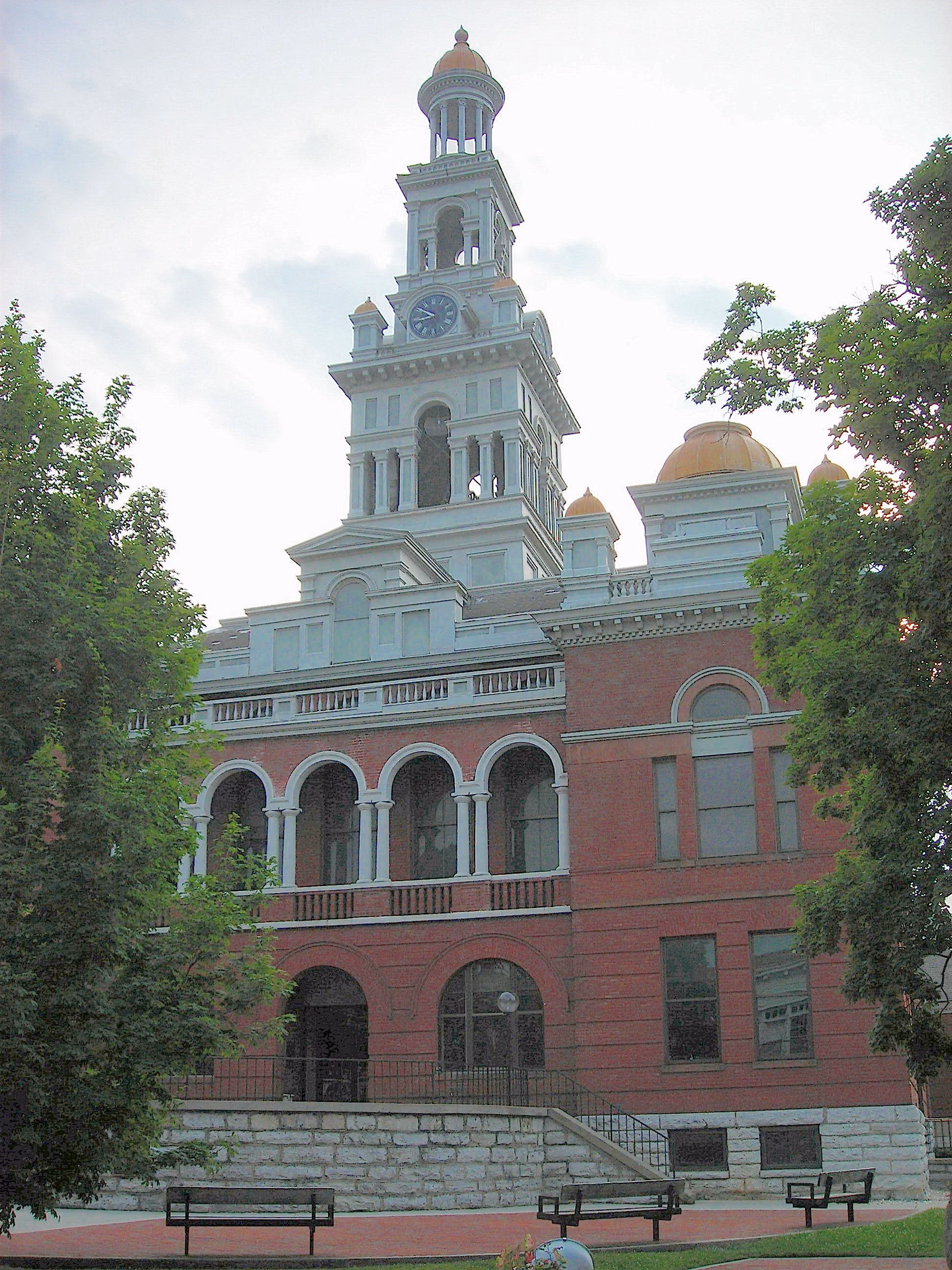 The 1896 Sevier County Courthouse on Court Avenue, Sevierville, its clock tower and gilded domes above the red brick