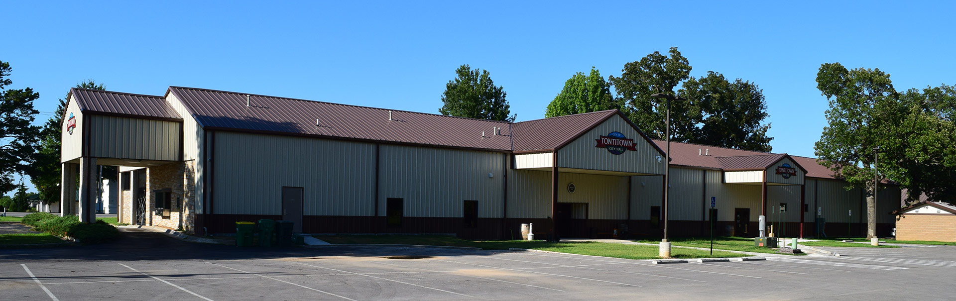 The main entrance to Tontitown City Hall.