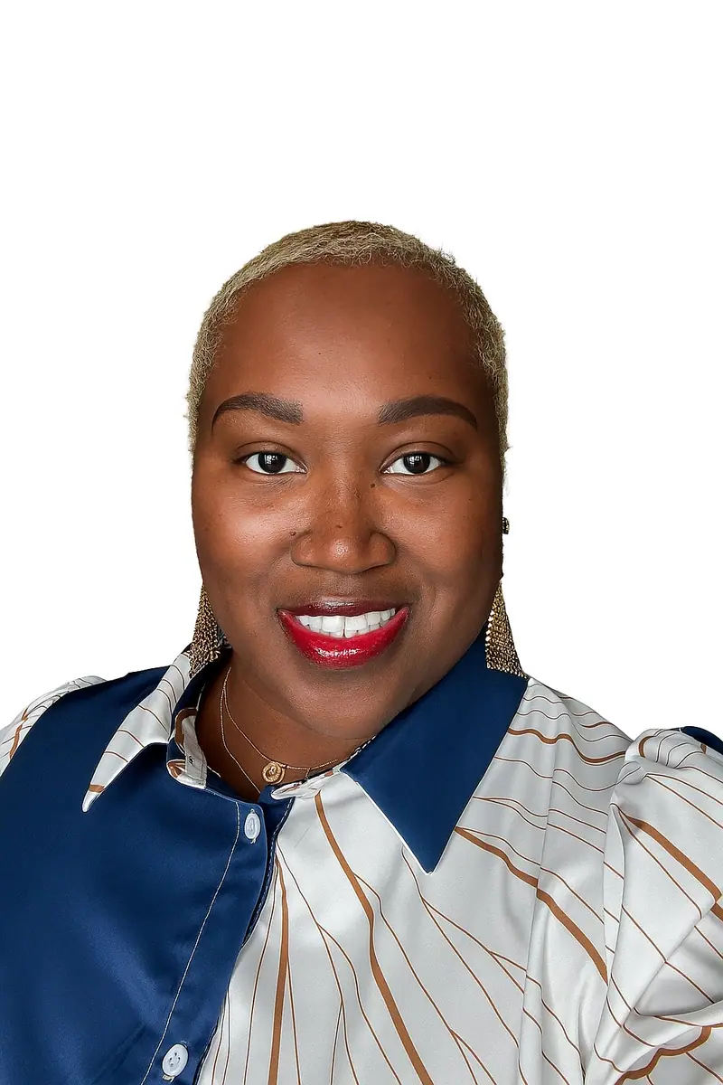 Portrait of Safiya Jafari Simmons.